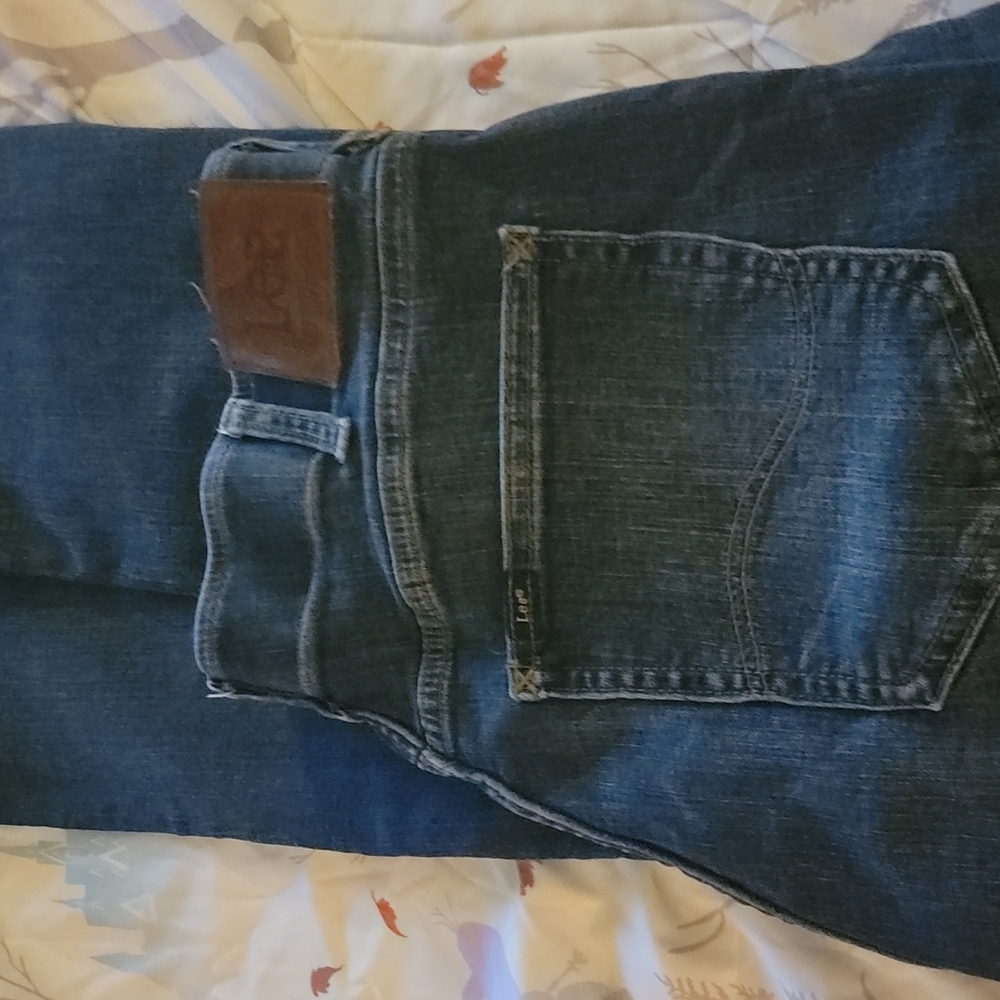 Missing button,  Lee performance series, 34W 28-30 length